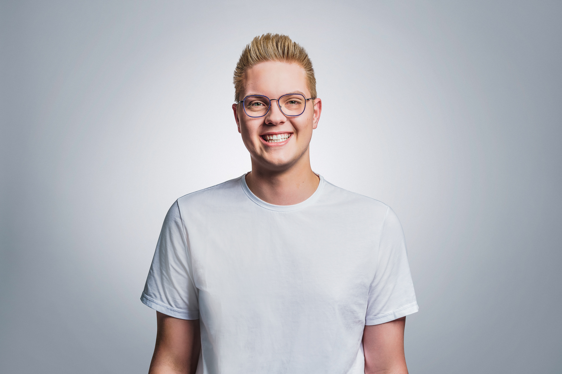 h101-People-Fashion-Fotograf-Fotostudio-PG_Studios_2022_04_11_hainzl_lehrlingskampagne7918