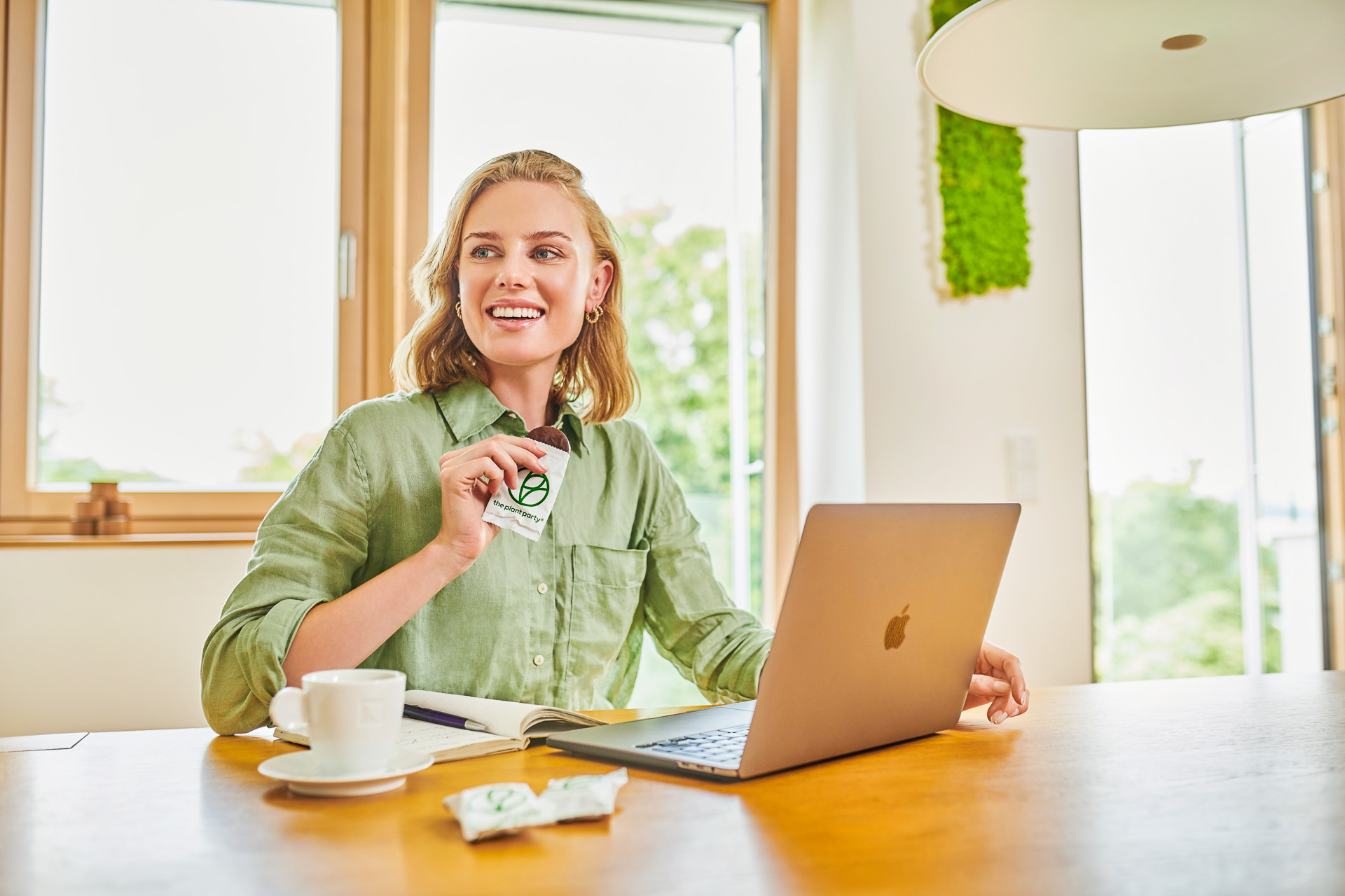 h120-People-Fashion-Fotograf-Fotostudio-PG_Studios_07_13_The_Plant_Party_Modelshooting5967_V01_plantparty
